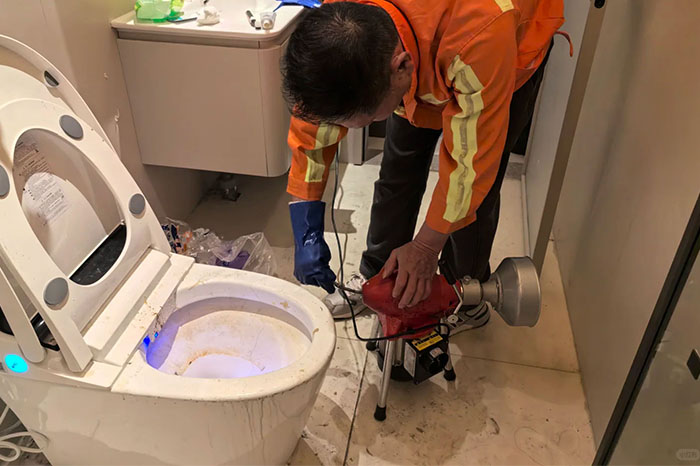 師傅上門疏通馬桶